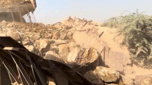 Big Rock Crusher Machine： A Giant in Action Big Rock Crushing： A Powerful Process