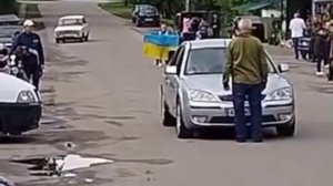 Тем временем на Украине каждый день метроном и кастрюлеголовые деды, прыгающие под машину требующие