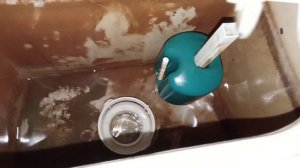 Очистка сливной арматуры унитаза