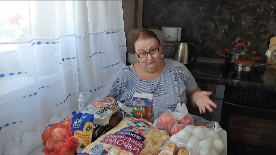Оборвала незрелые яблоки на компот. Не удержались и опять накупили ненужной вкуснятины и не только. смотреть онлайн