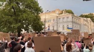 И не спиться им 🤣‼️🇺🇦🏴☠️В Киеве и других городах снова «картонный Майдан» с требованием к Зелен