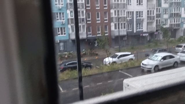 Мощный ураган который снёс воду до 11 этажа(мне сказали) и ещё от него отлетиали деревья,даже