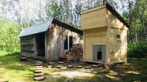 Неделю в Тайге. Возле Избы поставили Баню. Жаркая красотка.