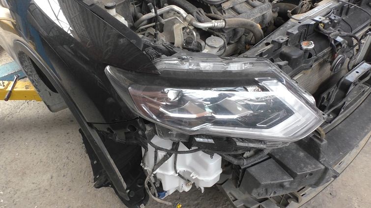 Передний бампер выскакивает из креплений на Ниссан Х трейл T32 Nissan X TRAIL 2,0 2021 смотреть онлайн