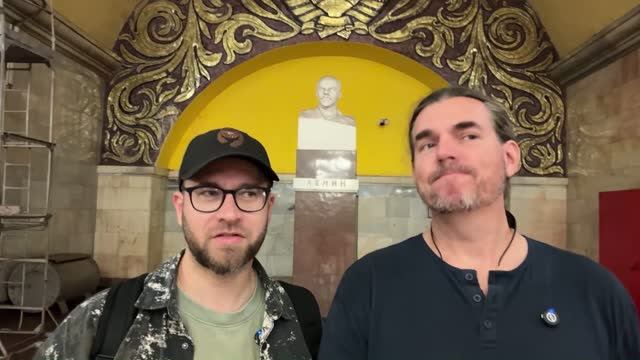 Американец в московском метро и советском торговом центре смотреть онлайн
