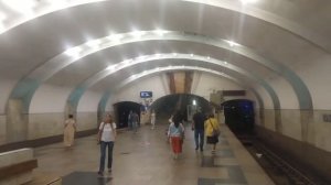 Станция метро Южная интерьер, пассажиры, поезд Москва Фрагмент 4