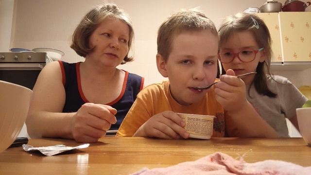 Мы распаковали необычную еду