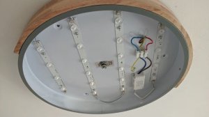 Installation of LED ceiling lightУстановка светодиодного потолочного светильника