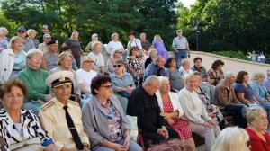 20260726 танцы под песню В свой вагон вошла она, улыбнулась из окна поезд тронул а я парк город Орёл
