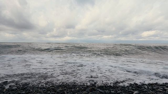 Пляж утром после ночного ливня а Сочи смотреть онлайн
