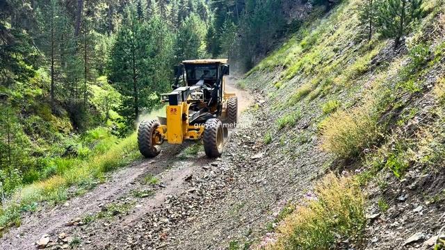 How the Deere 670GP Grader Repaired Narrow Roads #grader #johndeere смотреть онлайн