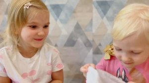 Распаковка антистресс игрушек. Видео для детей
