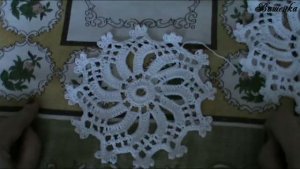 Круглый мотив с фестонами, связанный крючком