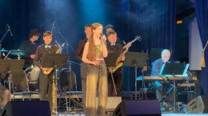 Rolling in the Deep, исполняет Саксельцева Елизавета в составе ВИА Манго-Дети