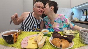 Мукбанг у Вована ПРАЗДНИК, день ВМФ) Поздравляю его и даю НАПУТСТВИЕ) Болталка и Семейный обед