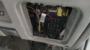 Где находится предохранитель ПРИКУРИВАТЕЛЯ (музыка, часы, электропривода зеркал)Toyota Caldina