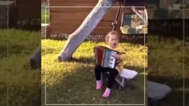 девочка с бояном