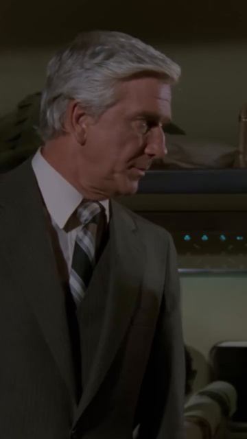 АЭРОПЛАН (1980) смотреть онлайн