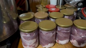 Мясо разделали, готовим тушёнку в автоклаве.Маринуем и жарим рёбрышки! Другие заготовки!