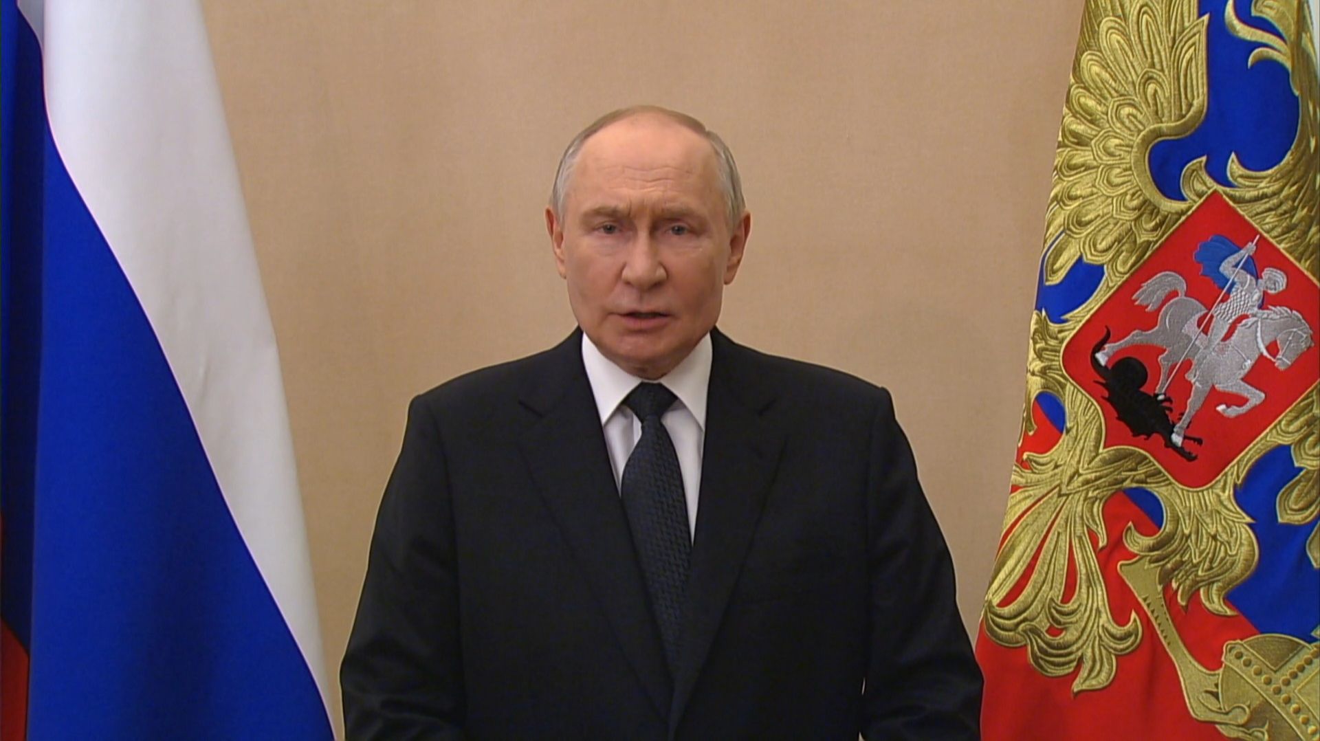 Путин поздравил ВМФ России: Морская ядерная триада набирает мощь смотреть онлайн