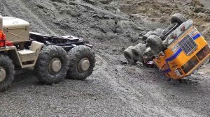 RC машинки Спасение! Лебедка вытягивает грузовик из глухого болота