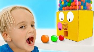 Крис и Приключение с гигантским автоматом с конфетами для детей