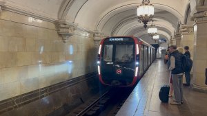 Метропоезд «Дейна (Москва-2020)» (81-775/776/777) на ст.м.Комсомольская и Павелецкая, июль 2026 года