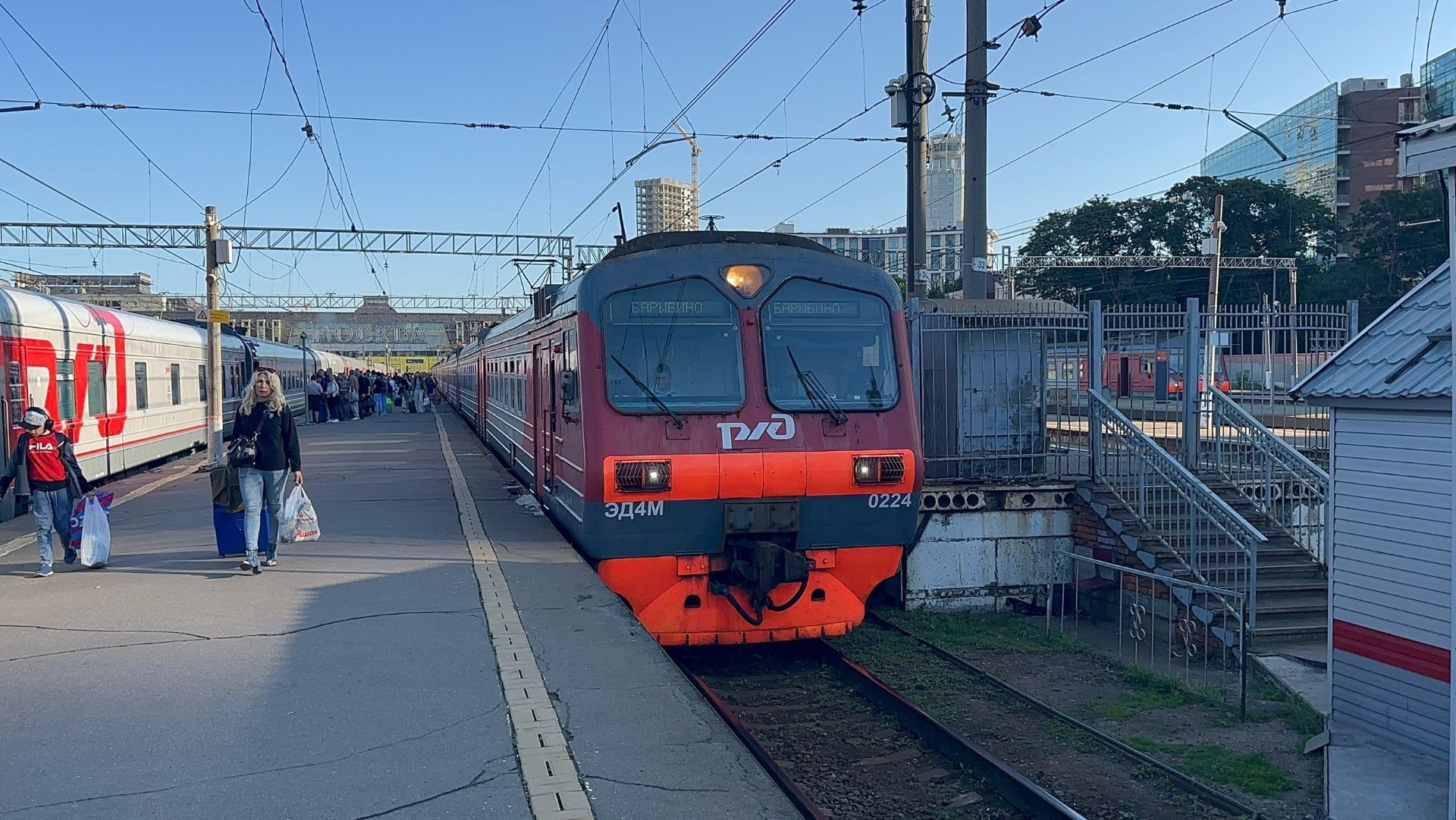 С утра Электропоезд ЭД4М-0224 на Павелецком вокзале июль 2026 года