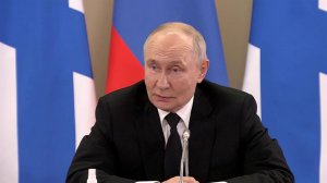 В Петербурге Владимир Путин пообщался с военными моряками в неформальной обстановке.