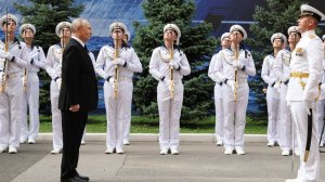 Путин вручил награды служащим ВМФ России в Санкт-Петербурге