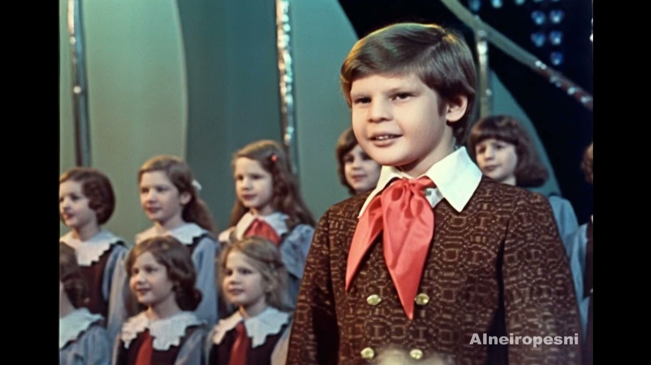 #Когда я умер# Большой детский нейрохор СССР. Солист Костя Ступин. 1985г. смотреть онлайн