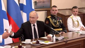 Президент РФ Владимир Путин провел встречу с военнослужащими ВМФ. День Военно-морского флота России