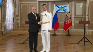 В День Военно-морского флота Владимир Путин вручил госнаграды военнослужащим ВМФ.