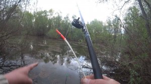 ВОДА УХОДИТ, РЫБА ОСТАЕТСЯ... Ловля на поплавок с мормышкой Рыбалка 2026