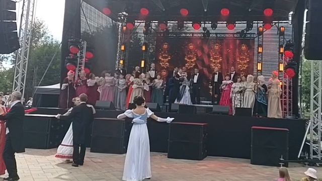 сцена бала из оперы Евгений Онегин . День города Дубна. смотреть онлайн