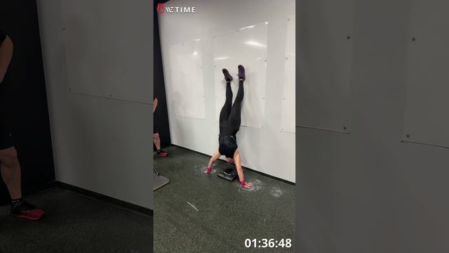 Черна Татьяна, ЧК Жулебино, Отжимания в стойке на руках + лыжи. 3:33 смотреть онлайн