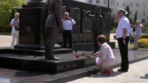 В Севастополе открыли стелу «Во славу Российского флота – служим России с детства»