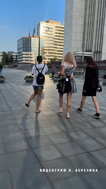 Танцевальная прогулка в белом