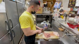 Блестящее братство от искусных ремесленников! Пробираться на кухню в разгар рабочего дня