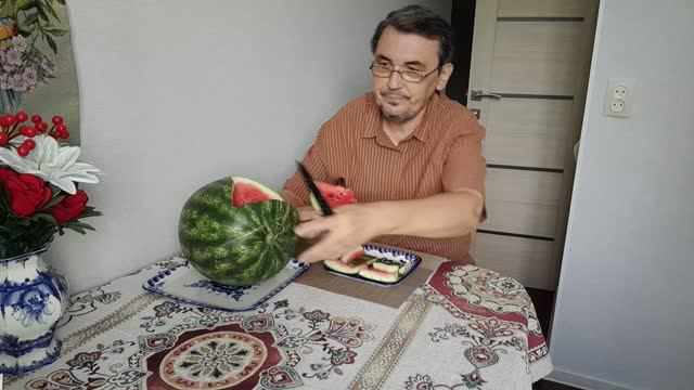 Был в магазинах. Какую вкусноту я купил! А у Вологжанки нет гибкости ума. 27.07.2026 смотреть онлайн