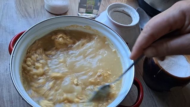 Второй способ укоренения роз. Солю огурцы с горчицей.