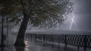 Грозы и сильные ливни обрушились на Беларусь. Жара нарастает в Армении. Погода в СНГ