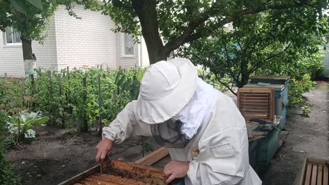Поставил корпус вразрез.