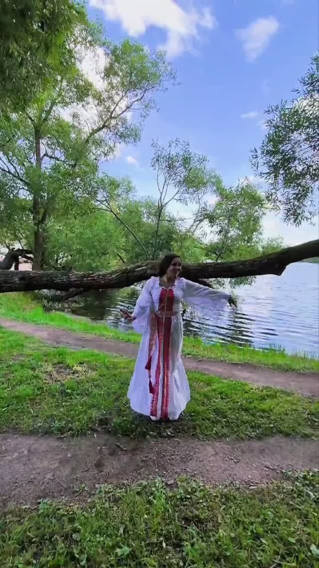 Когда душа танцует - это красиво! Особенно на природе перед грозой у озера...