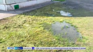 Зловонные потоки не могут устранить в посёлке Новый городок