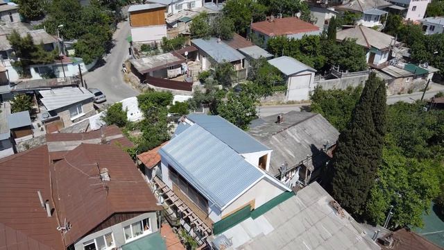 ЯЛТА НЕТУРИСТИЧЕСКАЯ. Старый Дерекой. Экскурсия с гидом по улицам Ялты 2021 смотреть онлайн