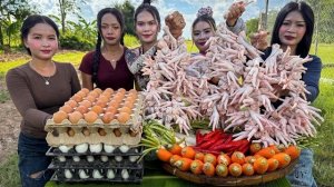 Изумительно приготовленные куриные ножки с яйцами и овощами. Кухня Азии
