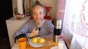 Перекус. Придут ли котята. Готовлю щи с килькой. Мукбанг. Обжор. Еда на камеру. Диета. Шизофрения.