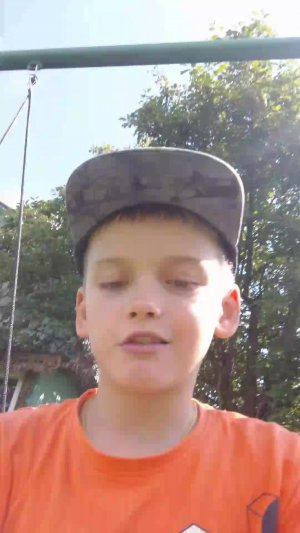 катаемся на качелях(9999999999км в час скорость