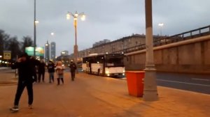 Автобус Лиаз-5250 «ВОЯЖ» следует по маршруту 451(Пушкино-Москва)